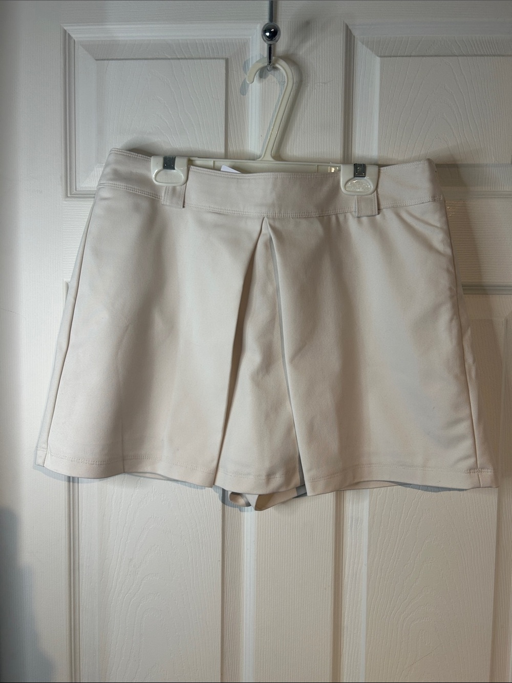 Women's Cream Pleated Skort Shorts NWT